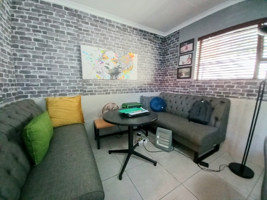5 Bedroom Property for Sale in Edenvale Central Gauteng