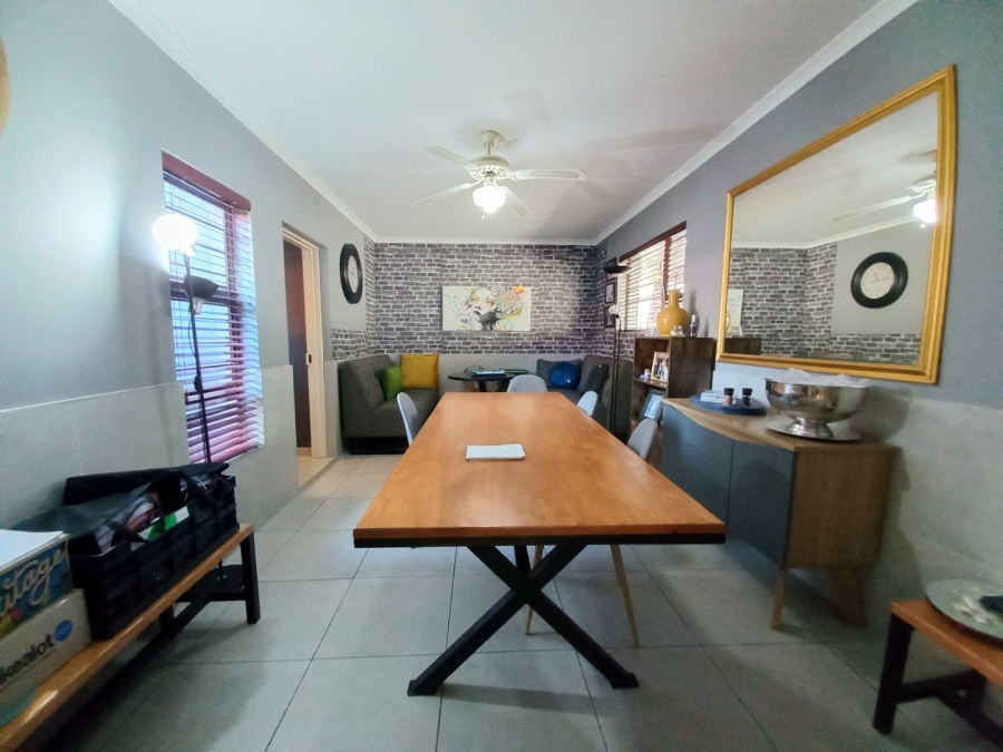 5 Bedroom Property for Sale in Edenvale Central Gauteng