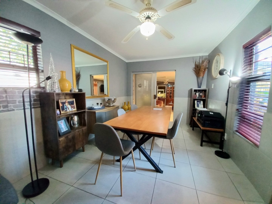 5 Bedroom Property for Sale in Edenvale Central Gauteng