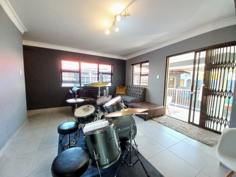5 Bedroom Property for Sale in Edenvale Central Gauteng