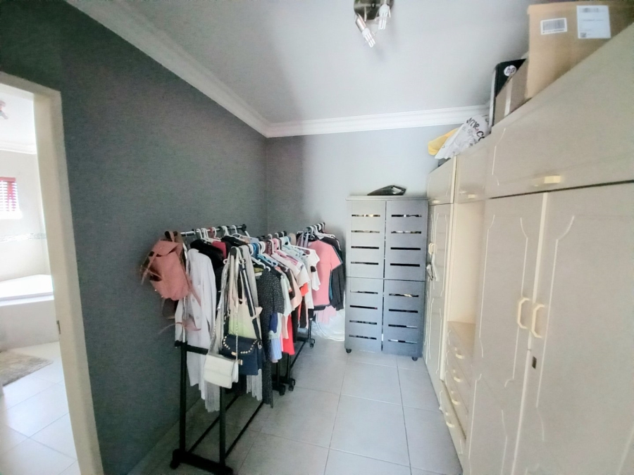 5 Bedroom Property for Sale in Edenvale Central Gauteng