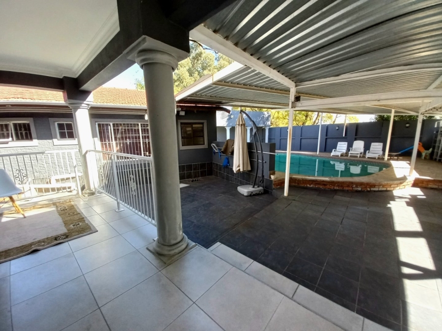 5 Bedroom Property for Sale in Edenvale Central Gauteng