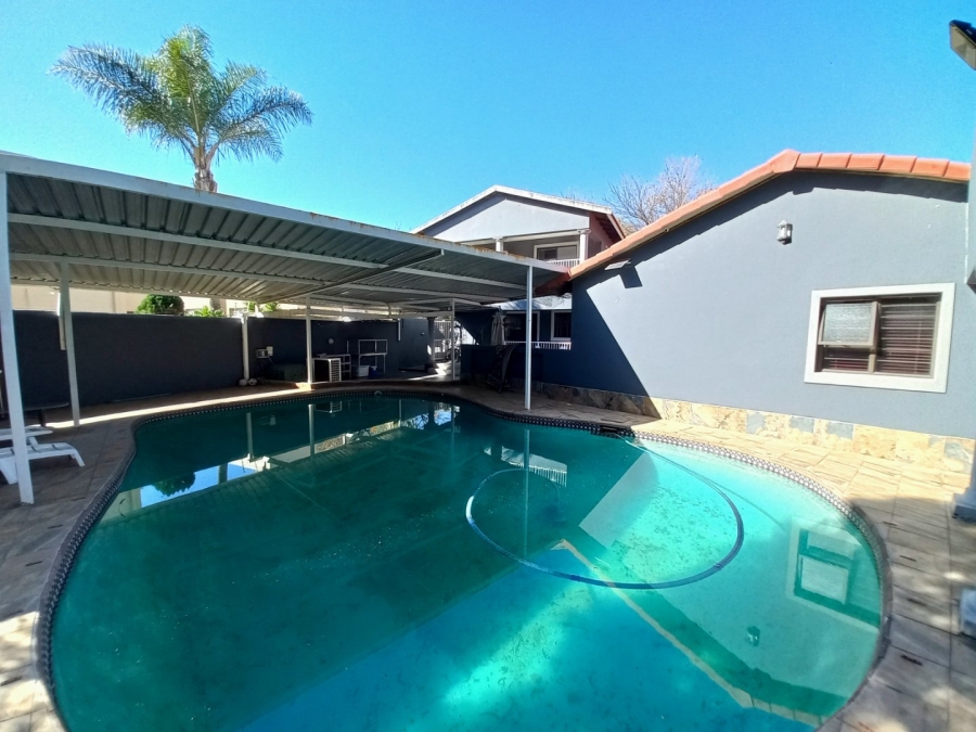 5 Bedroom Property for Sale in Edenvale Central Gauteng