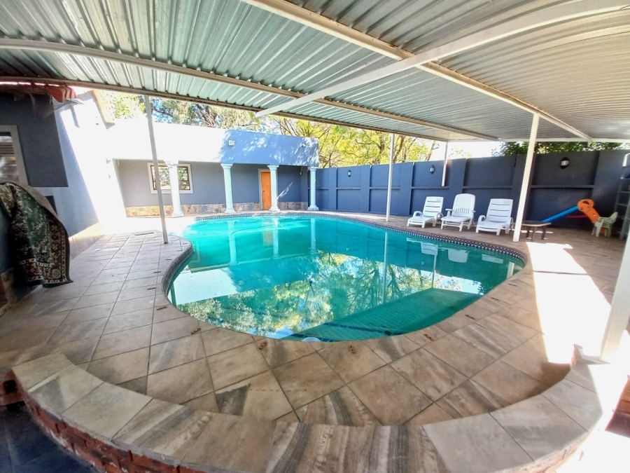 5 Bedroom Property for Sale in Edenvale Central Gauteng