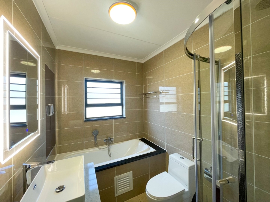 2 Bedroom Property for Sale in Blue Hills Gauteng