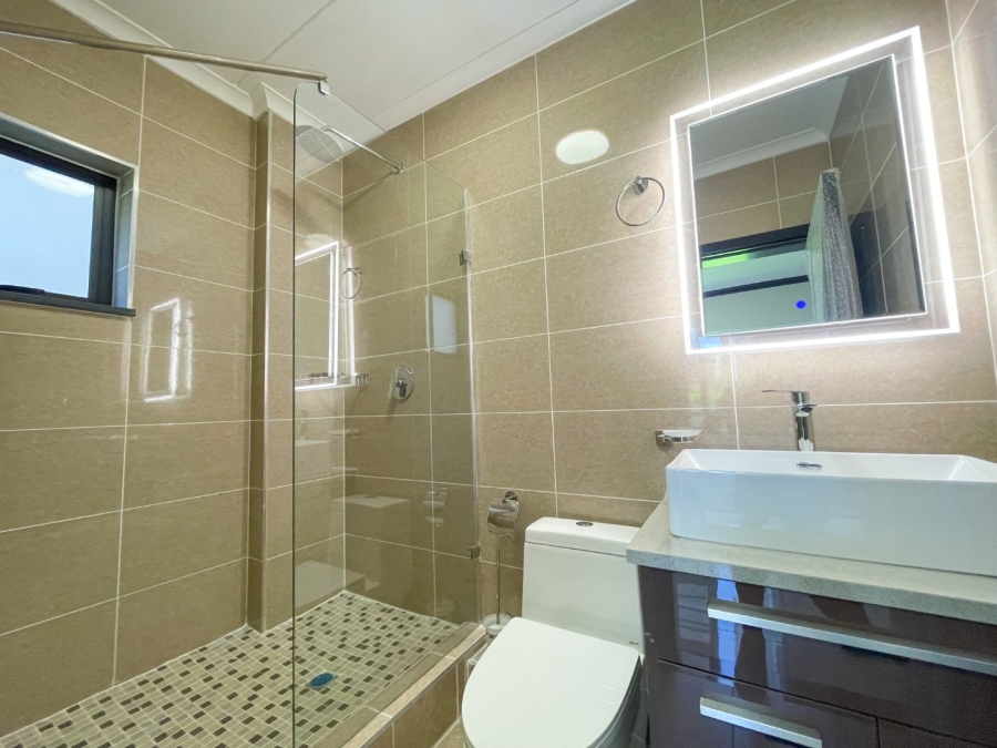2 Bedroom Property for Sale in Blue Hills Gauteng