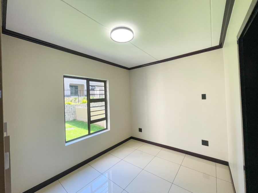 2 Bedroom Property for Sale in Blue Hills Gauteng