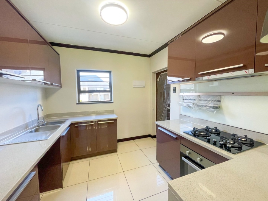 2 Bedroom Property for Sale in Blue Hills Gauteng