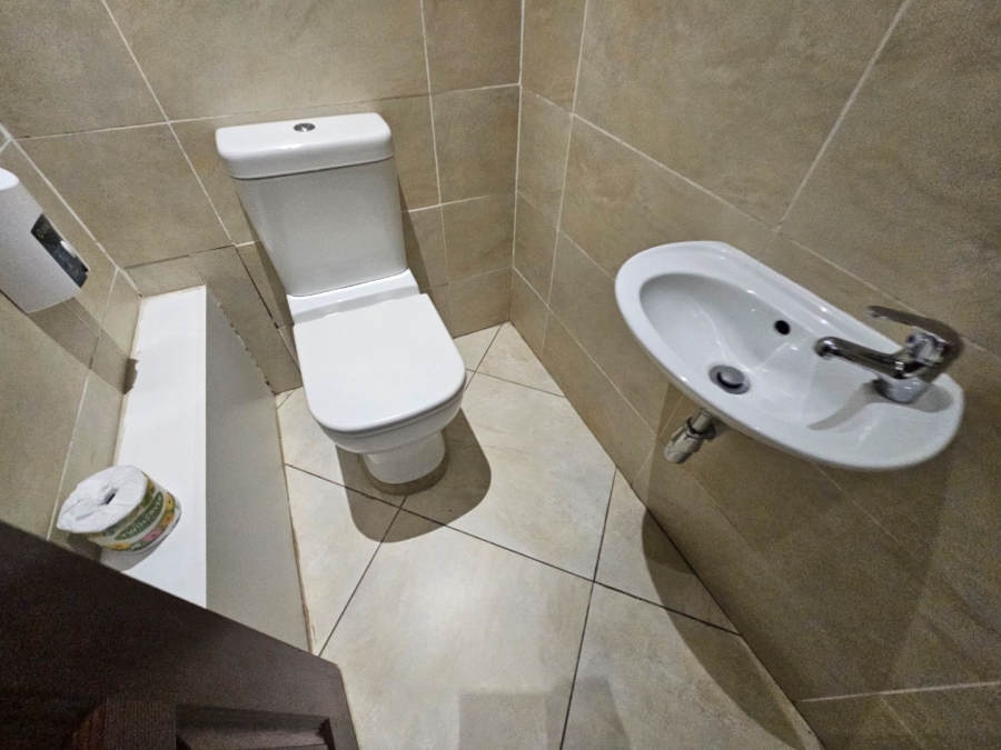 Commercial Property for Sale in Die Hoewes Gauteng