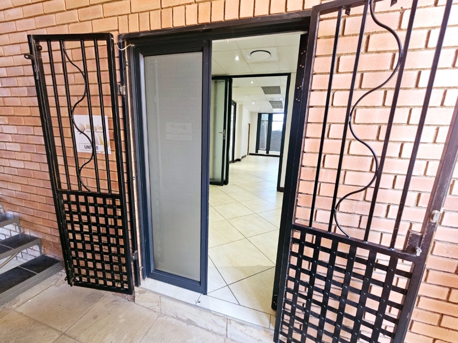 Commercial Property for Sale in Die Hoewes Gauteng