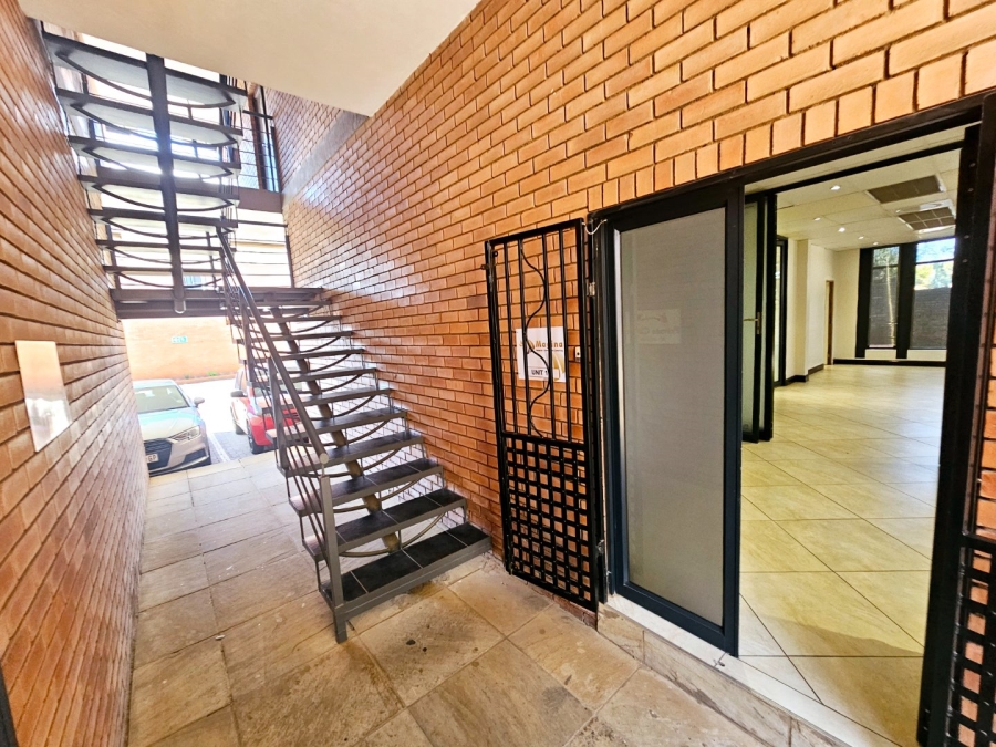 Commercial Property for Sale in Die Hoewes Gauteng