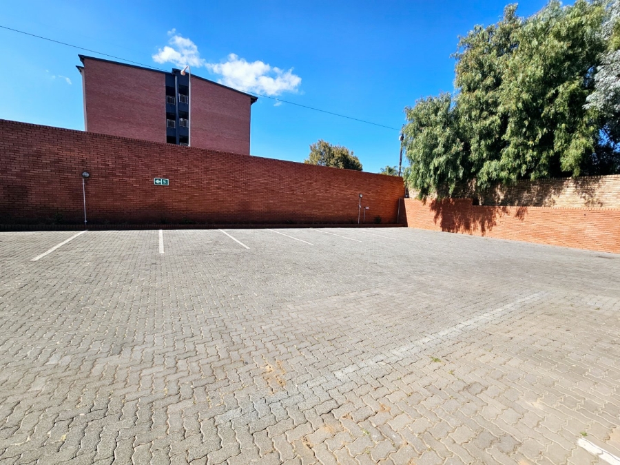 Commercial Property for Sale in Die Hoewes Gauteng