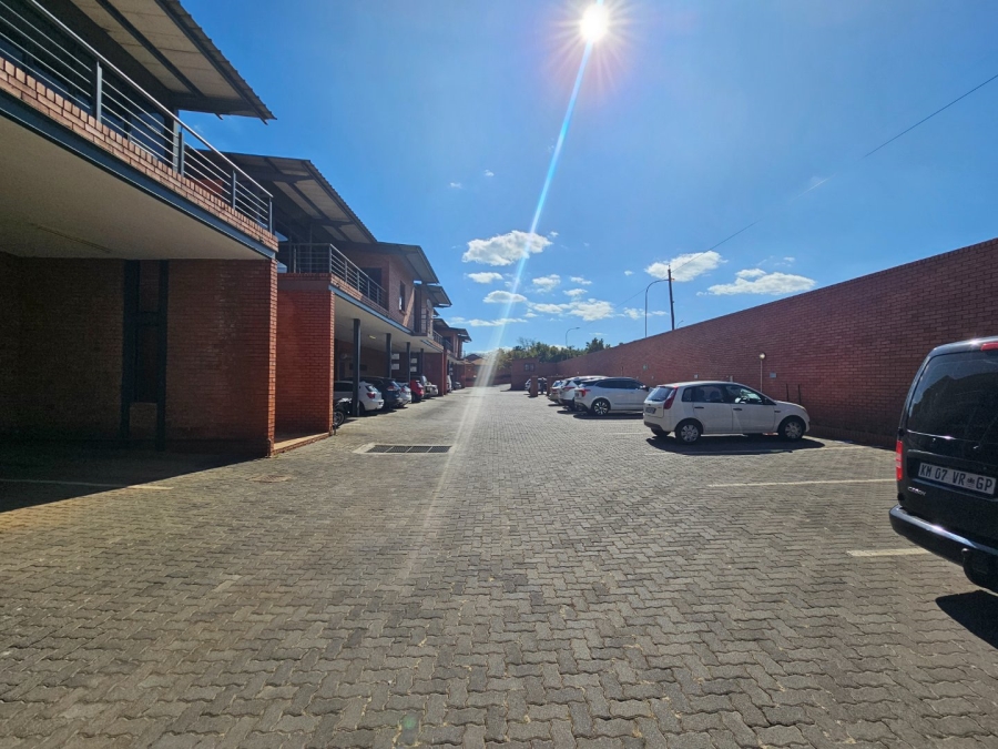 Commercial Property for Sale in Die Hoewes Gauteng