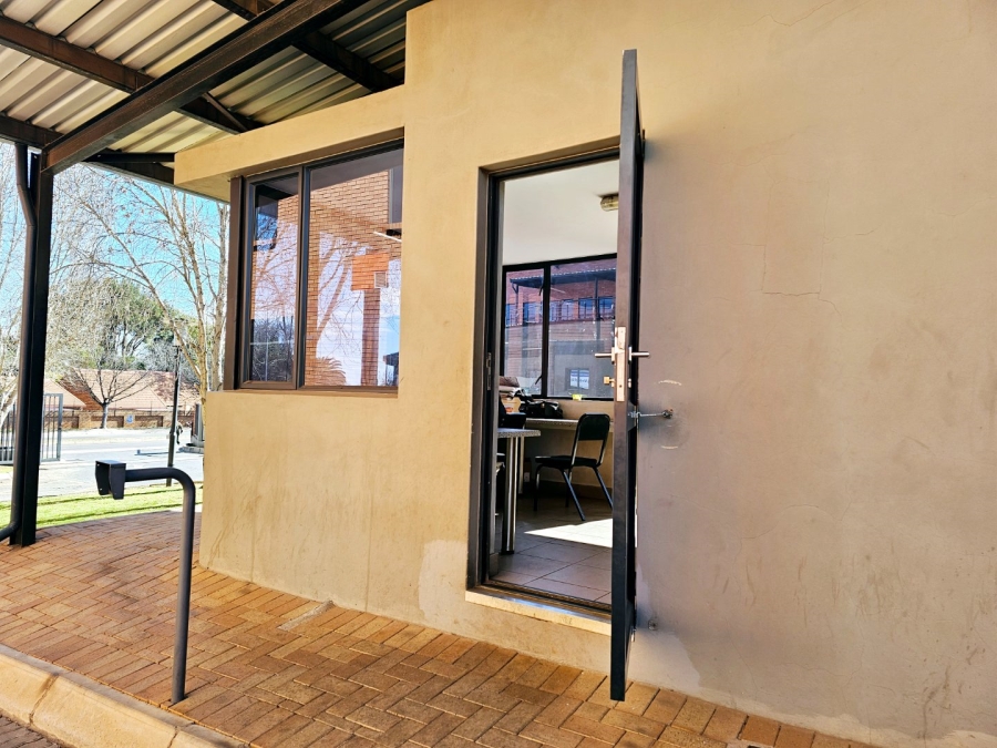 Commercial Property for Sale in Die Hoewes Gauteng