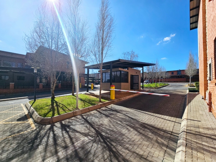Commercial Property for Sale in Die Hoewes Gauteng