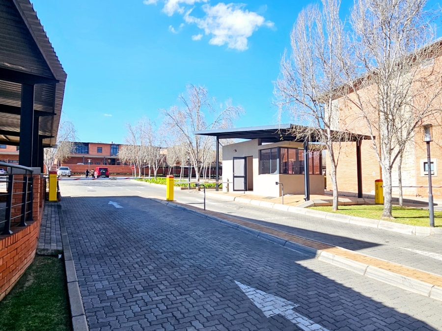 Commercial Property for Sale in Die Hoewes Gauteng