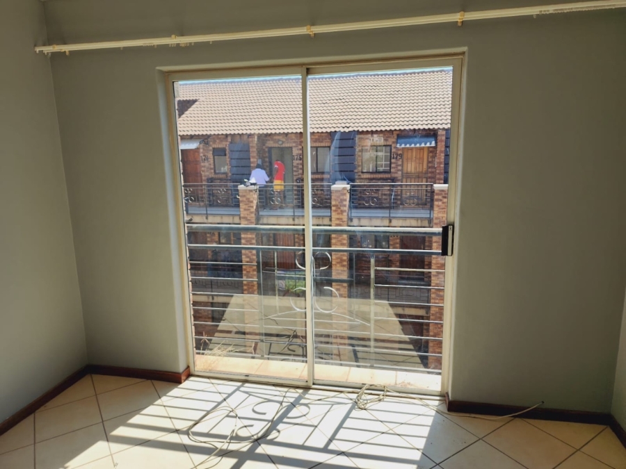 1 Bedroom Property for Sale in Noordwyk Gauteng
