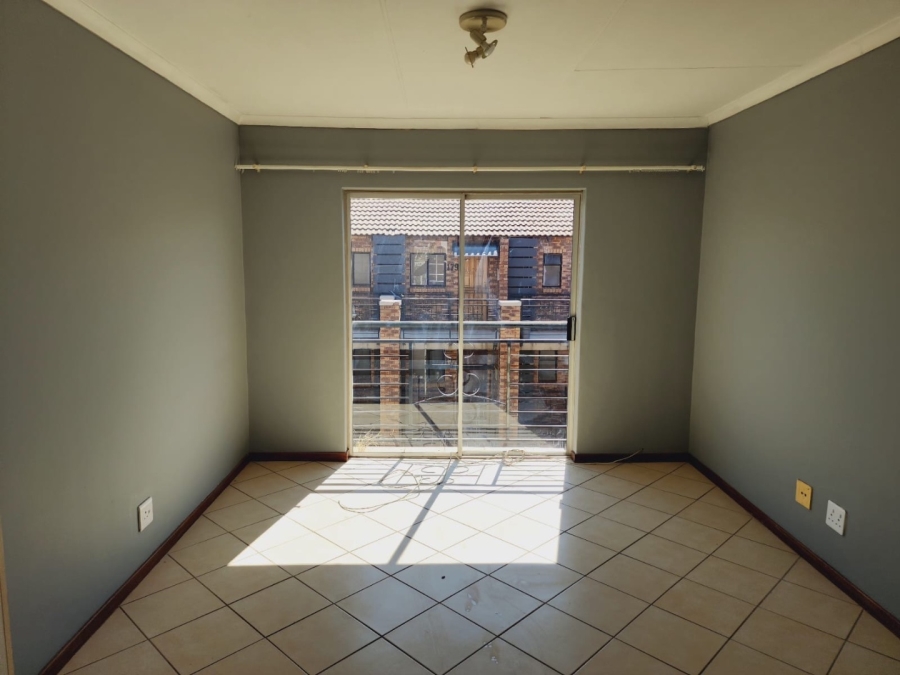 1 Bedroom Property for Sale in Noordwyk Gauteng