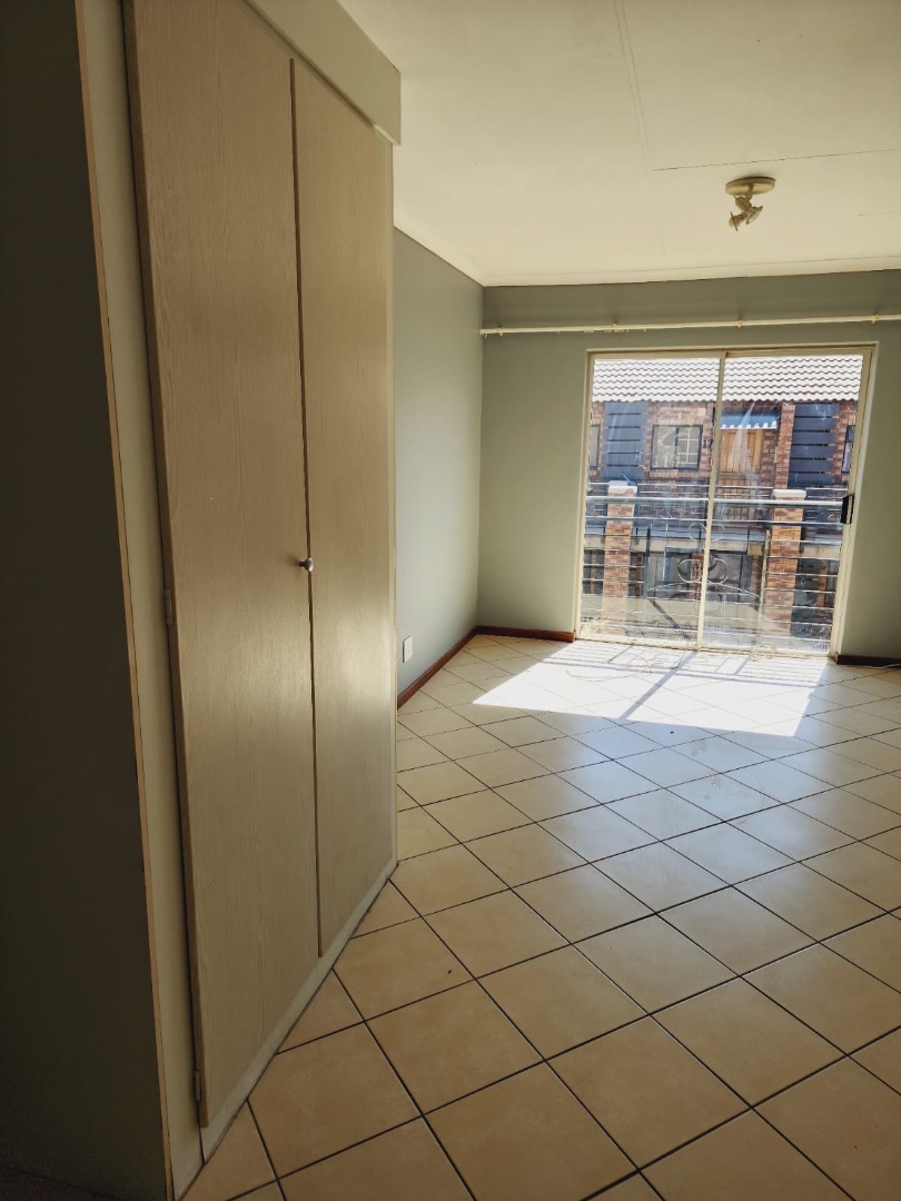 1 Bedroom Property for Sale in Noordwyk Gauteng