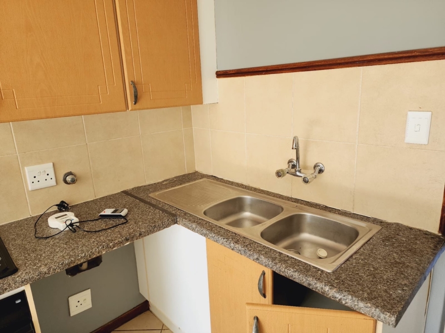 1 Bedroom Property for Sale in Noordwyk Gauteng