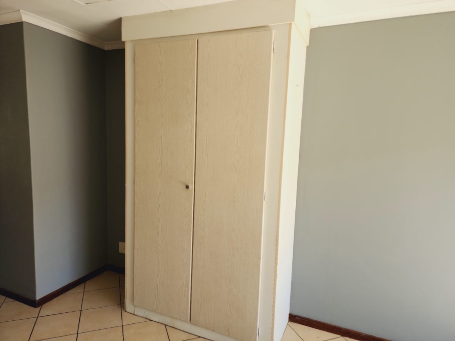 1 Bedroom Property for Sale in Noordwyk Gauteng