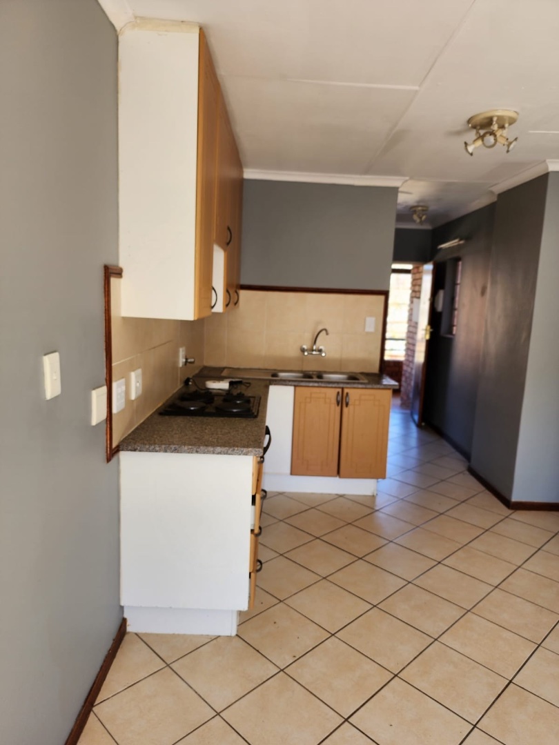 1 Bedroom Property for Sale in Noordwyk Gauteng
