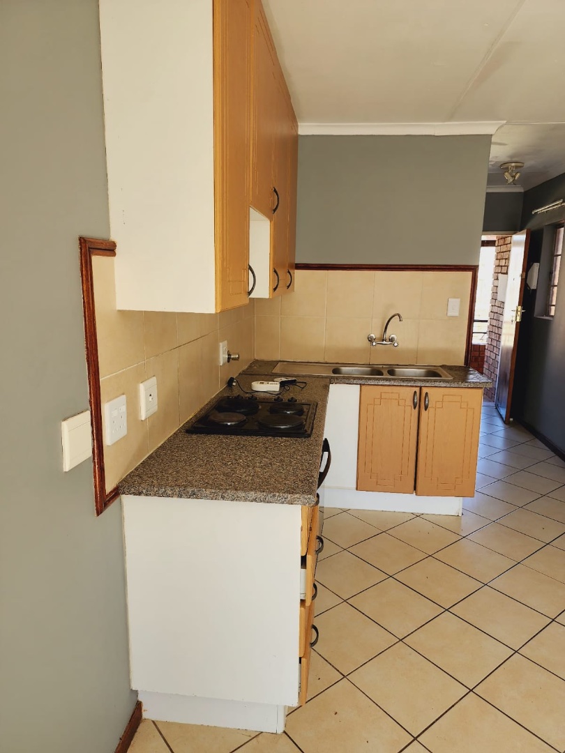 1 Bedroom Property for Sale in Noordwyk Gauteng