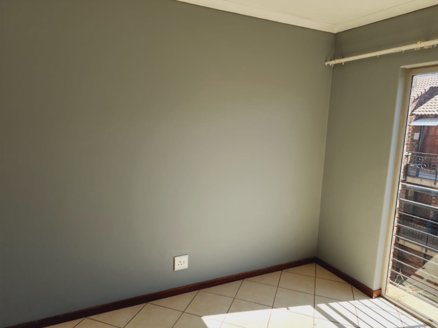 1 Bedroom Property for Sale in Noordwyk Gauteng