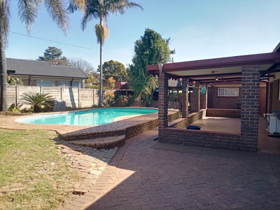 4 Bedroom Property for Sale in Meyerspark Gauteng