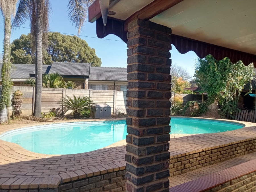 4 Bedroom Property for Sale in Meyerspark Gauteng