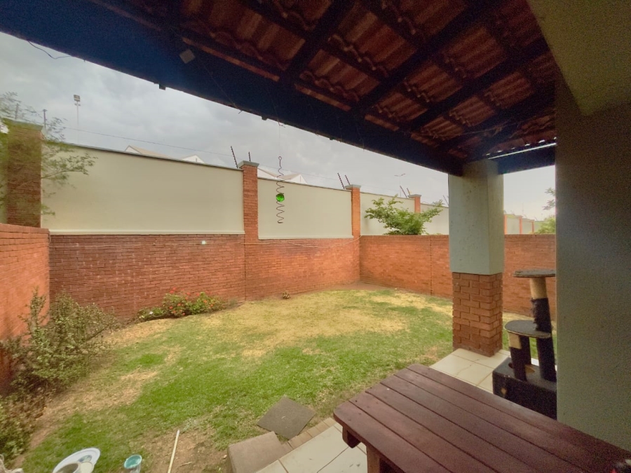 To Let 2 Bedroom Property for Rent in Acacia Gauteng