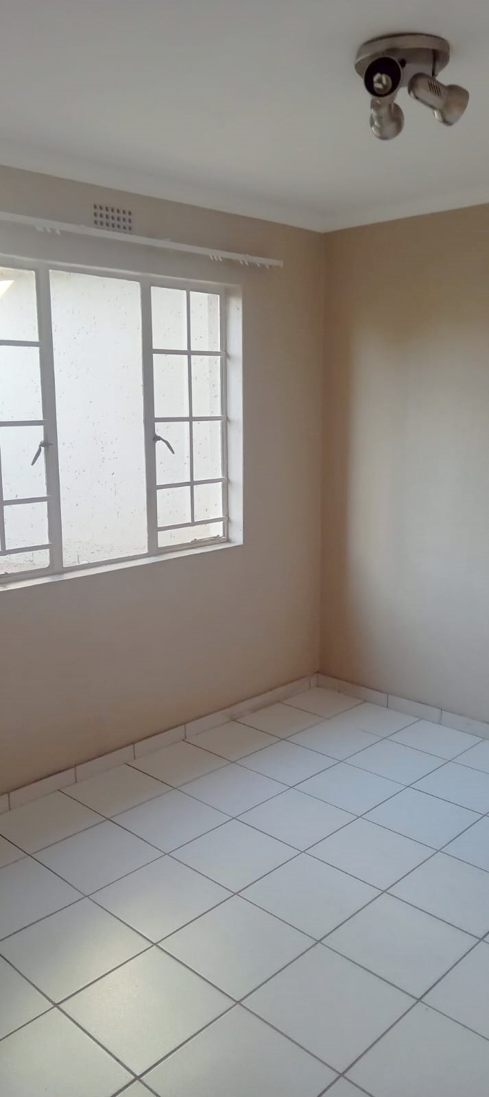 To Let 2 Bedroom Property for Rent in Vorna Valley Gauteng