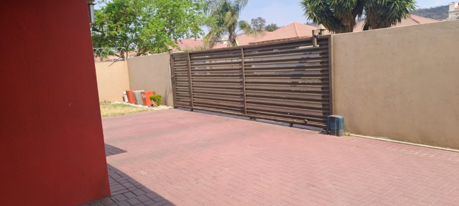 To Let 3 Bedroom Property for Rent in Capital Park Gauteng