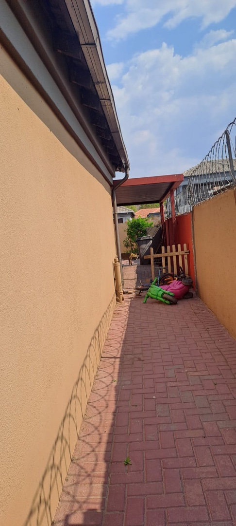 To Let 3 Bedroom Property for Rent in Capital Park Gauteng