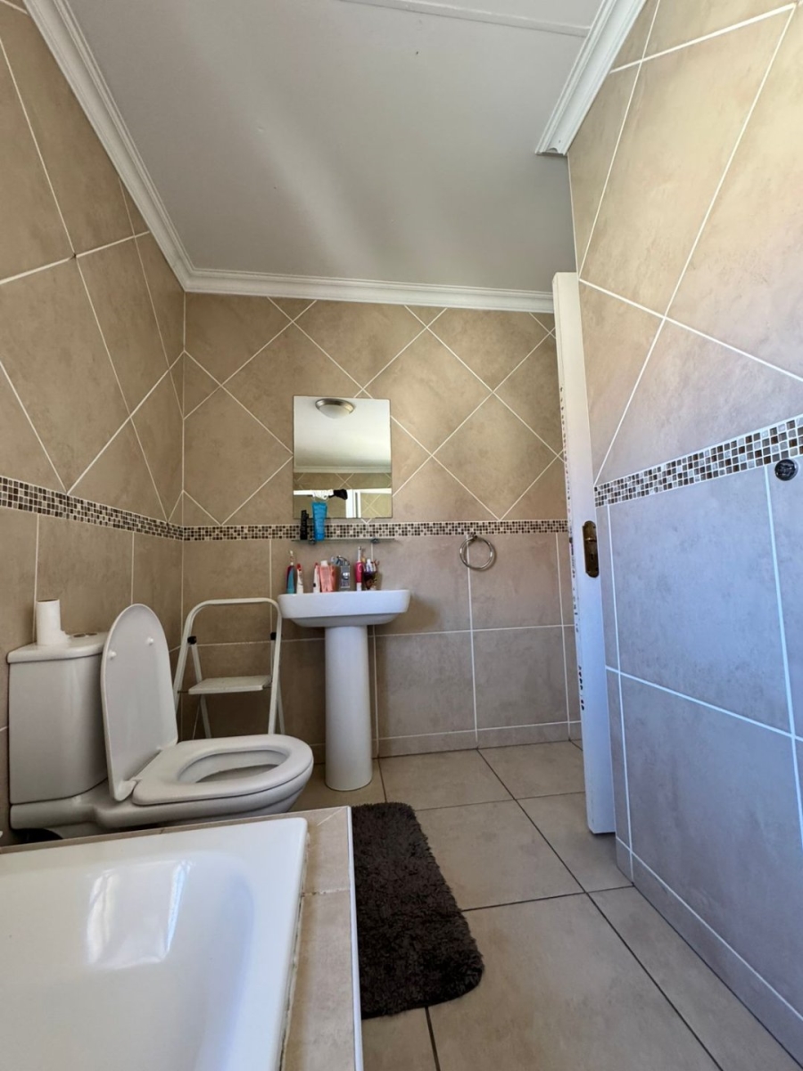 To Let 3 Bedroom Property for Rent in Noordwyk Gauteng