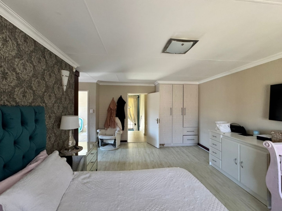 To Let 3 Bedroom Property for Rent in Noordwyk Gauteng