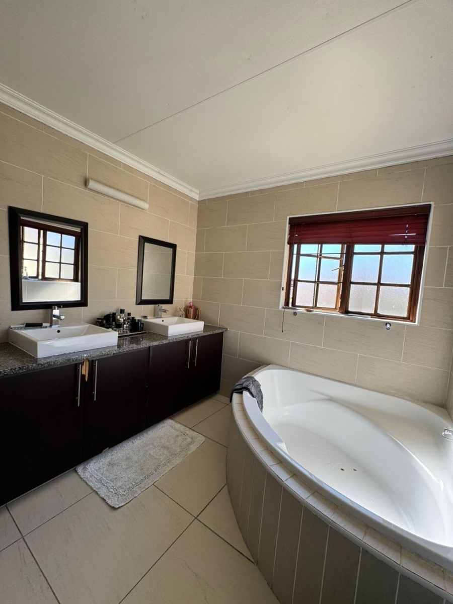 To Let 3 Bedroom Property for Rent in Noordwyk Gauteng
