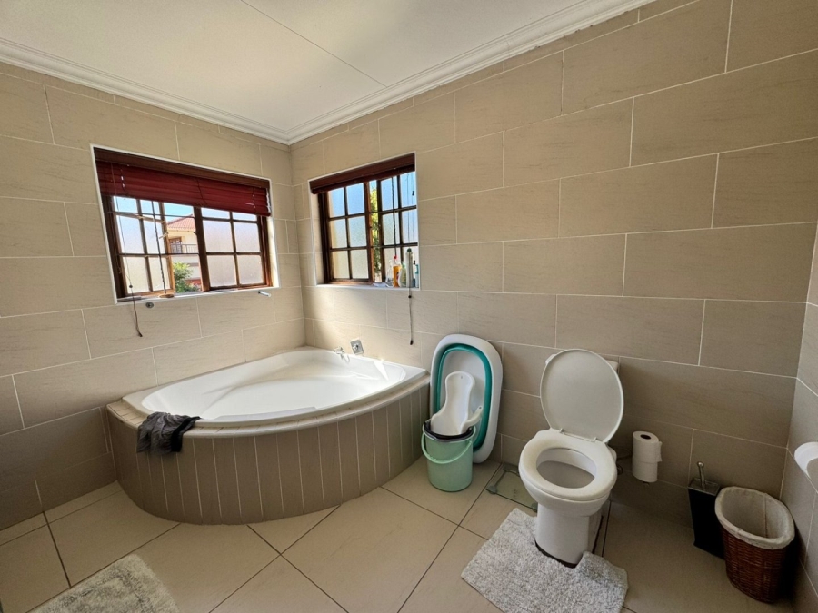 To Let 3 Bedroom Property for Rent in Noordwyk Gauteng