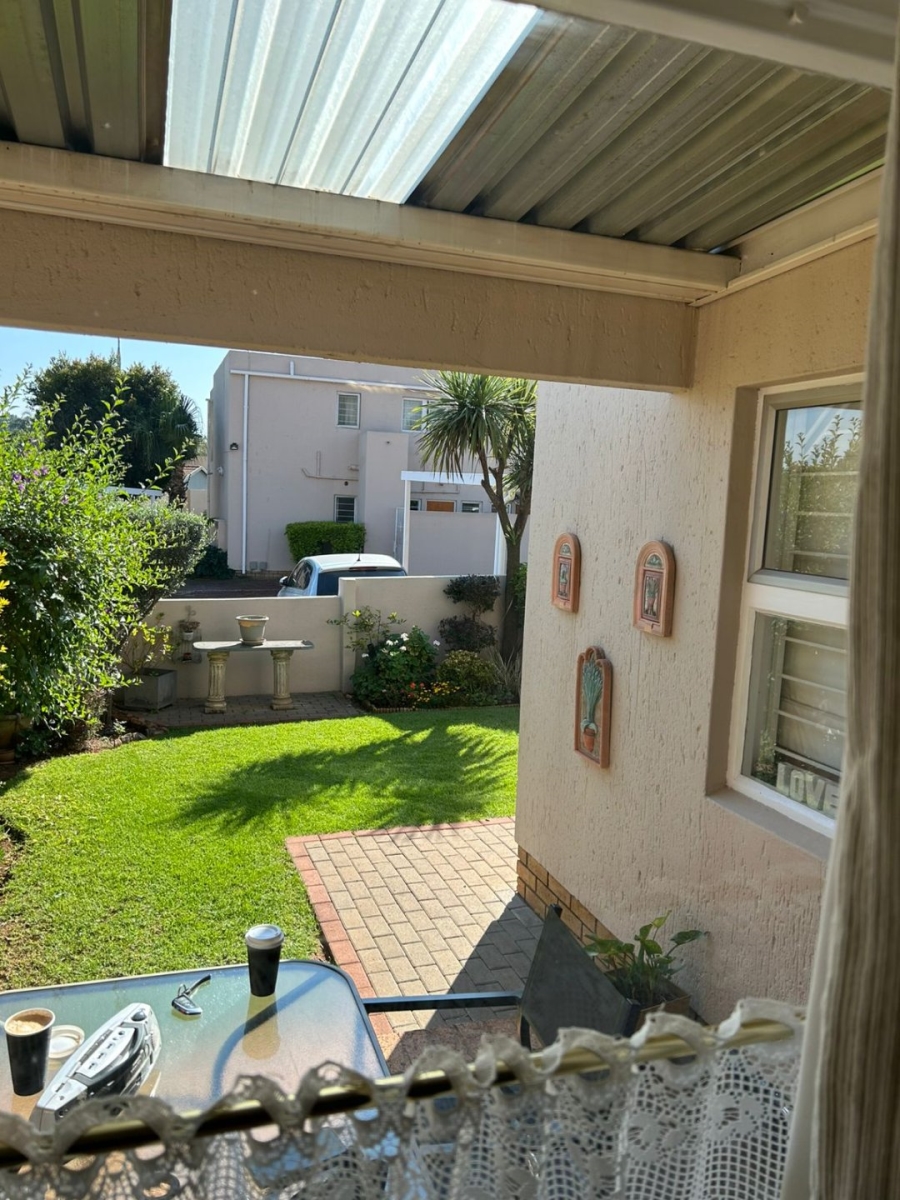 2 Bedroom Property for Sale in Weltevreden Park Gauteng