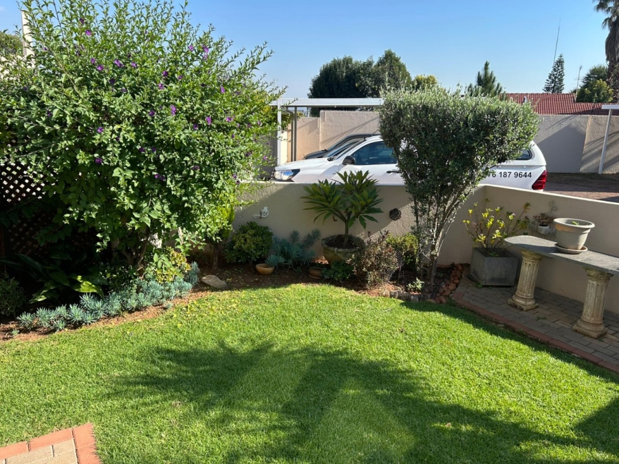 2 Bedroom Property for Sale in Weltevreden Park Gauteng