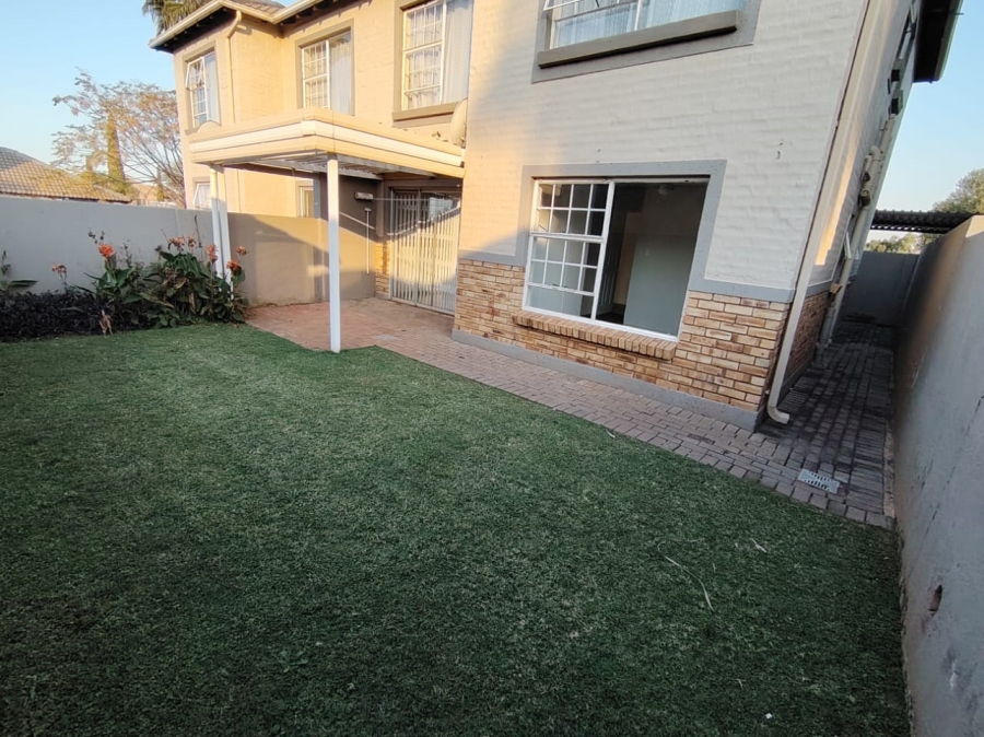 2 Bedroom Property for Sale in Heuwelsig Estate Gauteng