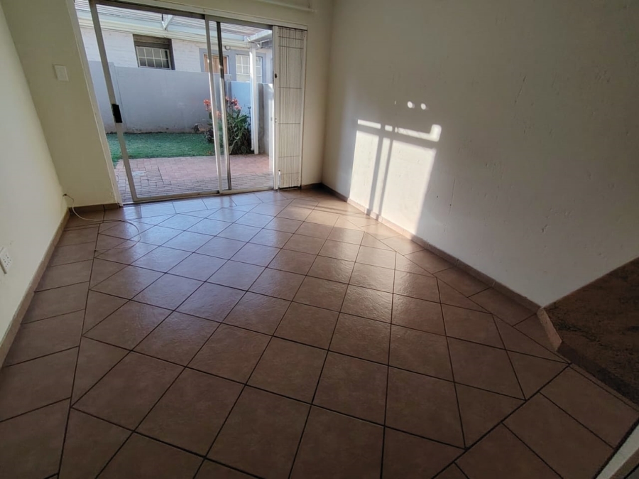 2 Bedroom Property for Sale in Heuwelsig Estate Gauteng