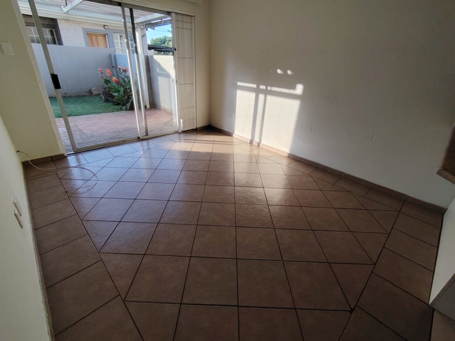 2 Bedroom Property for Sale in Heuwelsig Estate Gauteng