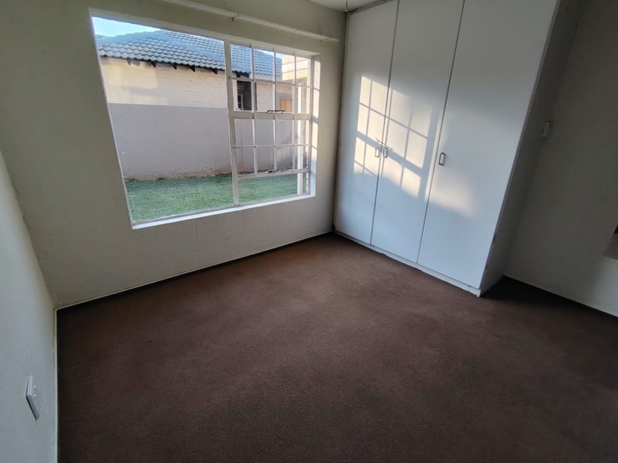 2 Bedroom Property for Sale in Heuwelsig Estate Gauteng