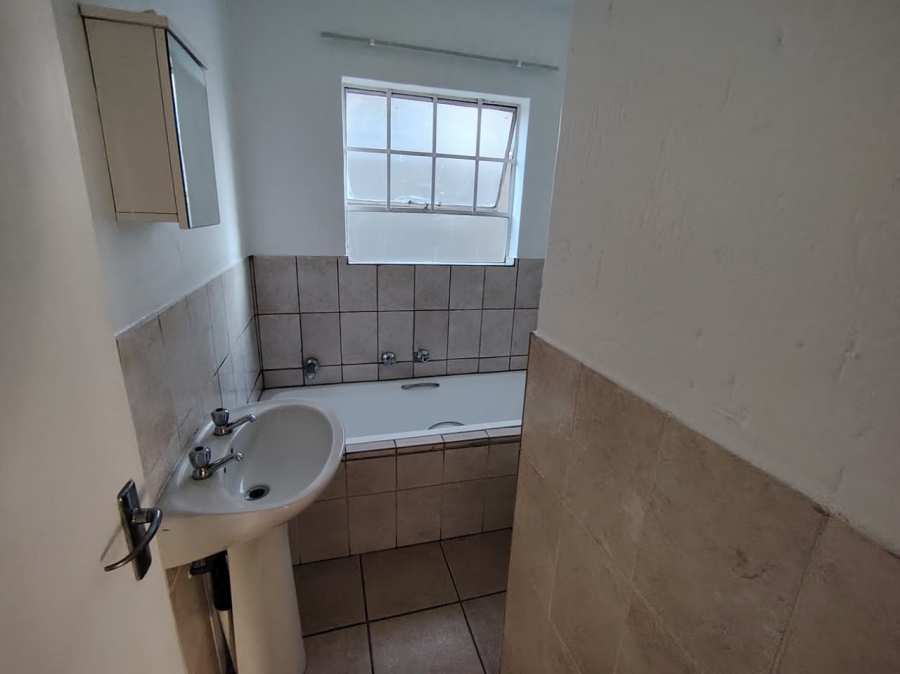 2 Bedroom Property for Sale in Heuwelsig Estate Gauteng
