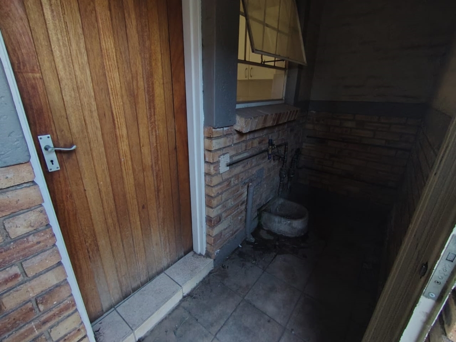 2 Bedroom Property for Sale in Heuwelsig Estate Gauteng