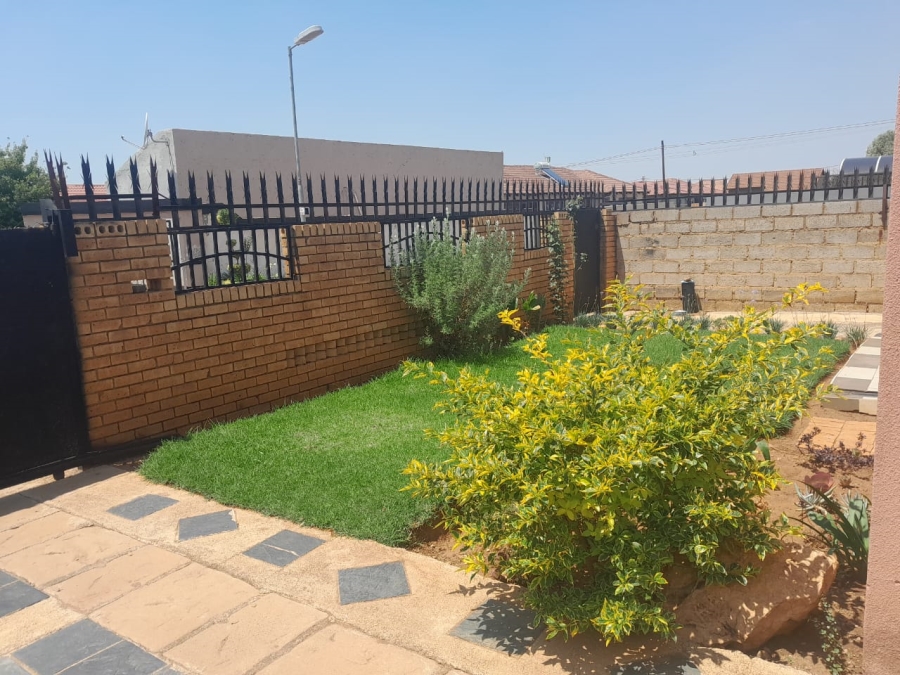  Bedroom Property for Sale in Protea Glen Gauteng