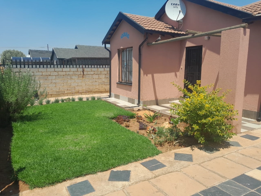  Bedroom Property for Sale in Protea Glen Gauteng