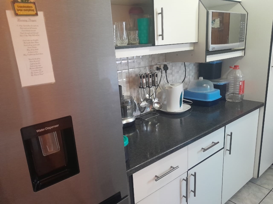  Bedroom Property for Sale in Protea Glen Gauteng