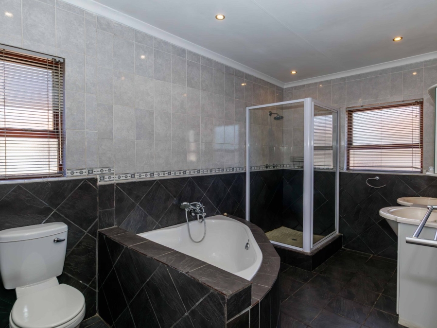 4 Bedroom Property for Sale in Eden Glen Gauteng